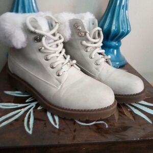 Esprit Cream Faux Fur Lace-Up Winter Boots